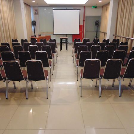 Amaris Hotel Bekasi Barat Eksteriør billede