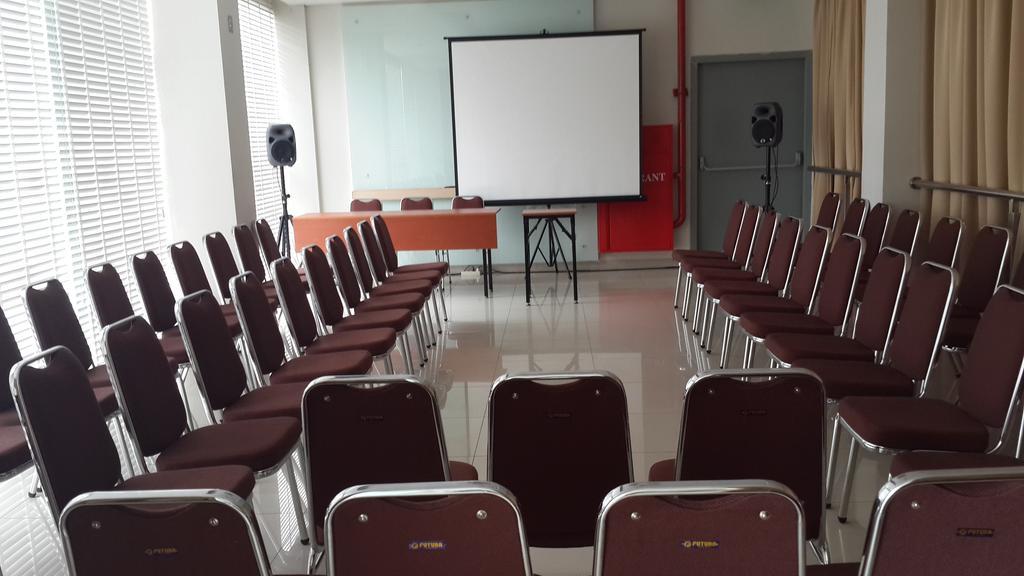 Amaris Hotel Bekasi Barat Eksteriør billede