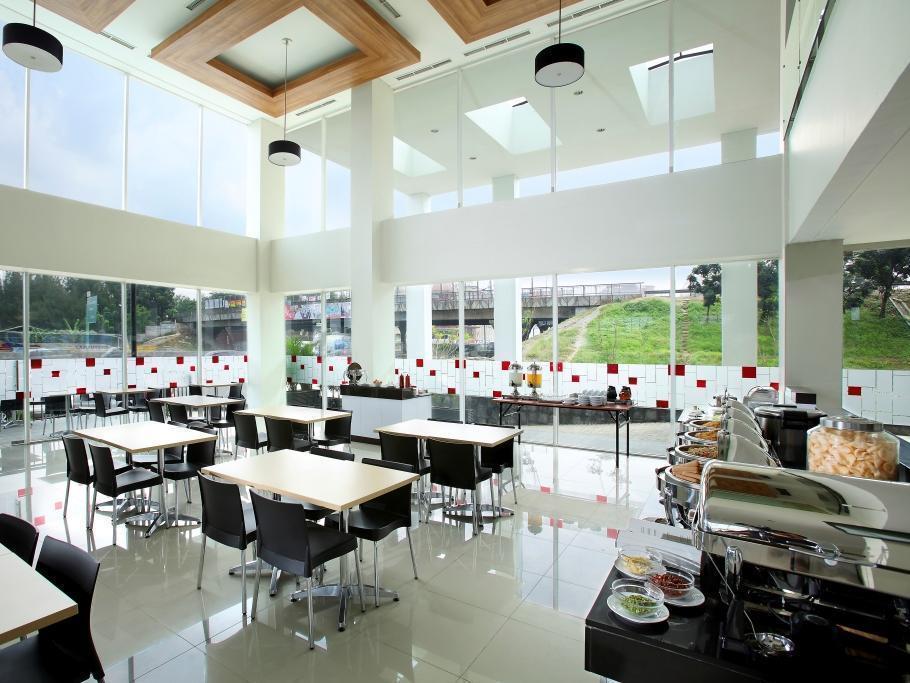Amaris Hotel Bekasi Barat Eksteriør billede