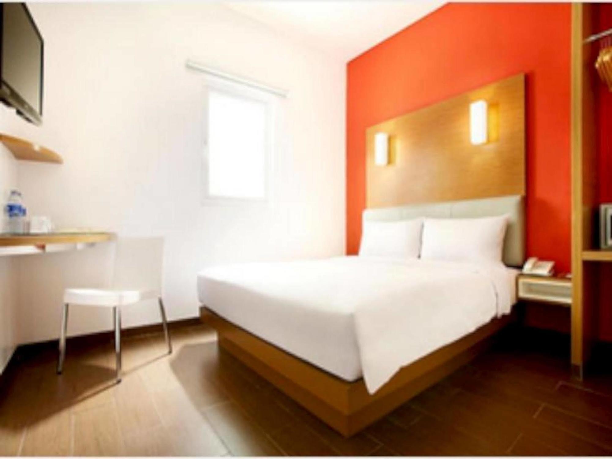 Amaris Hotel Bekasi Barat Eksteriør billede