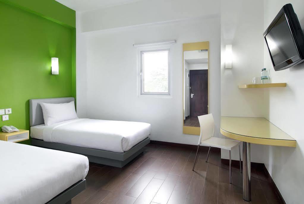Amaris Hotel Bekasi Barat Eksteriør billede